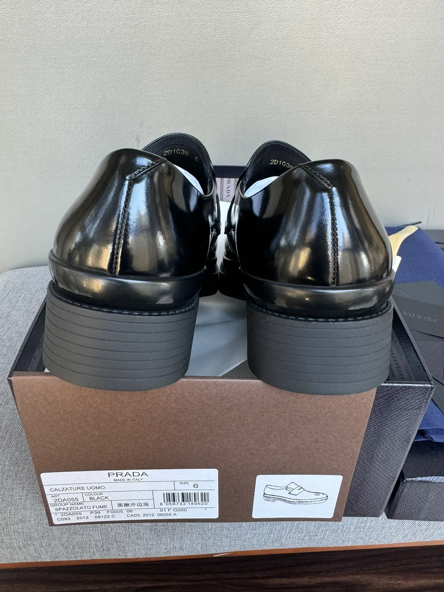 Men's shoes 💰860 Popular recommendations ✨PRADA Prada's top purchasing quality Imported color-brushed open edge beads on the uppers Carved toe design Cowhide lining Private molded TPU outsole Non-slip, wear-resistant and elastic Fashionable and versatile Black 39-44 in stock (38, 45 customized for replacement, return and exchange)